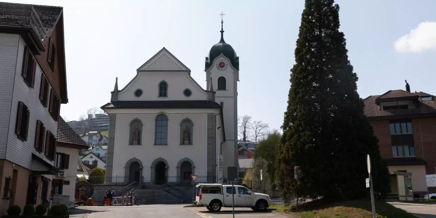 Wollerau Dorf mit der St. Verena Kirche.