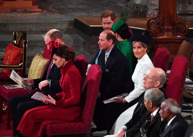 Prinz Harry und Meghan Markle sassen bei ihrem letzten Auftritt als aktive Royals neben Sophie und Edward. Harry Meghan Sophie Edward