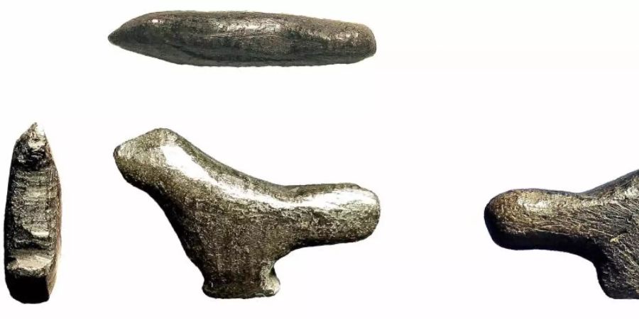Die kleine Figur eines Vögelchens - gesehen von den verschiedenen Seiten (undatierte Aufnahme). Foto: -/Universität von Shandong/dpa