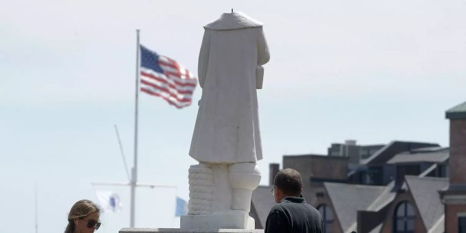 Proteste in Boston - Unbekannte köpfen Kolumbus-Statue