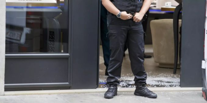 Bei einem Raubüberfall in Basel ist ein 20-Jähriger verletzt worden. raubüberfall basel