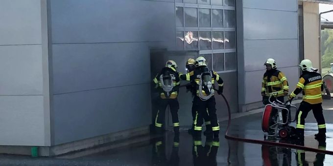 Beim Brand entstand Sachschaden von mehreren Zehntausend Franken.