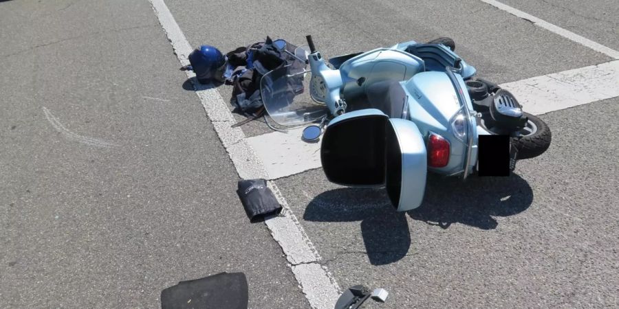 rollerfahrer lieferwagen