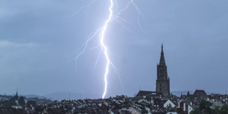 Blitz über der Altstadt von Bern (Aufnahme vom Mai 2017).