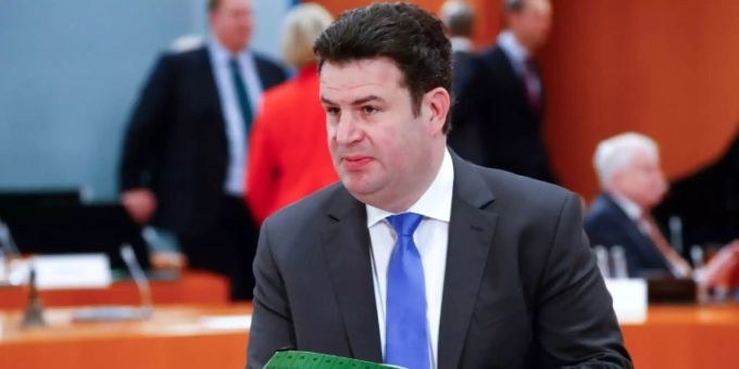 Minister Heil am Mittwoch vor der Kabinettssitzung Minister Heil am Mittwoch vor der Kabinettssitzung