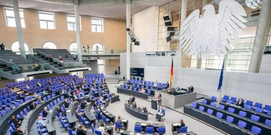 Für die Bundestagswahl 2021 wird ohne Wahlrechtsänderung ein Anwachsen auf 800 oder noch mehr Abgeordnete im Bundestag befürchtet. Foto: Michael Kappeler/dpa