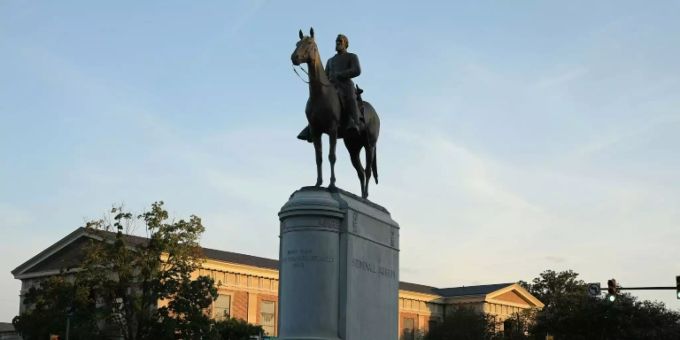 Richmond - Bürgermeister von Richmond lässt Statuen von Südstaaten-Generälen entfernen