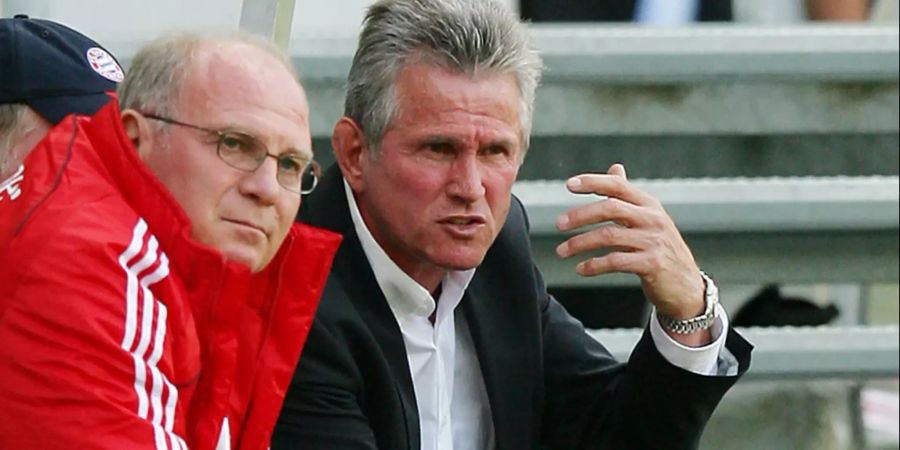 Unter Trainer Jupp Heynckes (rechts) holen Uli Hoeness und die Bayern das Triple.