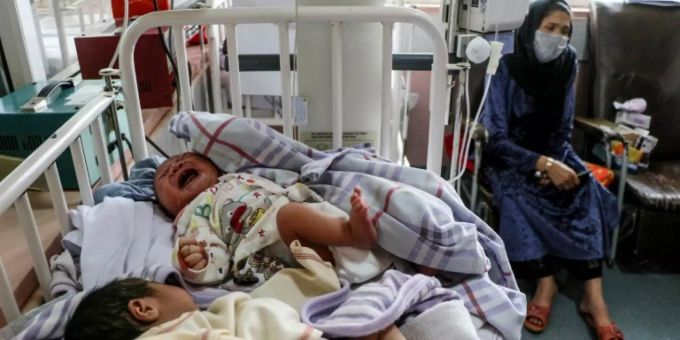 Überlebende Babys nach der Attacke am Dienstag Überlebende Babys nach der Attacke am Dienstag