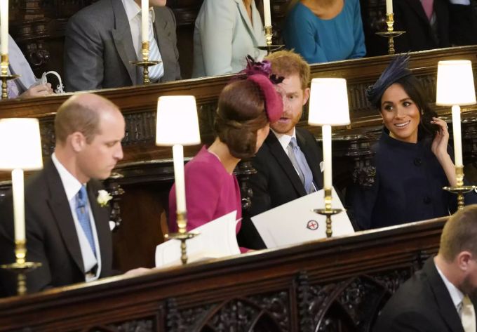Meghan Markle und Harry mit Prinz William und Kate an der Hochzeit von Eugenie. eugenie