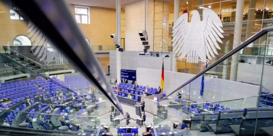 Der Deutsche Bundestag hat derzeit die Rekordgrösse von 709 Abgeordneten. Foto: Christoph Soeder/dpa
