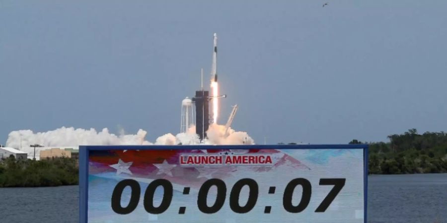 Start der SpaceX-Rakete mit zwei US-Astronauten an Bord