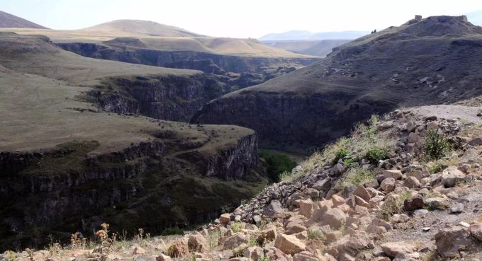 Berg-Karabach: Aserbaidschan will Kämpfe gegen Armenien ...