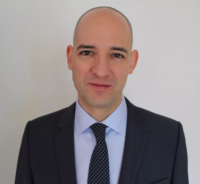 Louis Perron, Politologe und Politberater, hat in den USA studiert an der George Washington University, Graduate School of Political Management und dort in Wahlkämpfen mitgearbeitet. Louis Perron Donald Trump