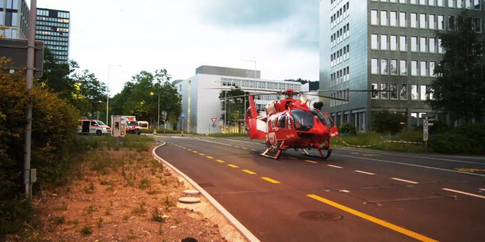 Polizei - Zug ZG: Velofahrer nach Selbstunfall ins Spital geflogen
