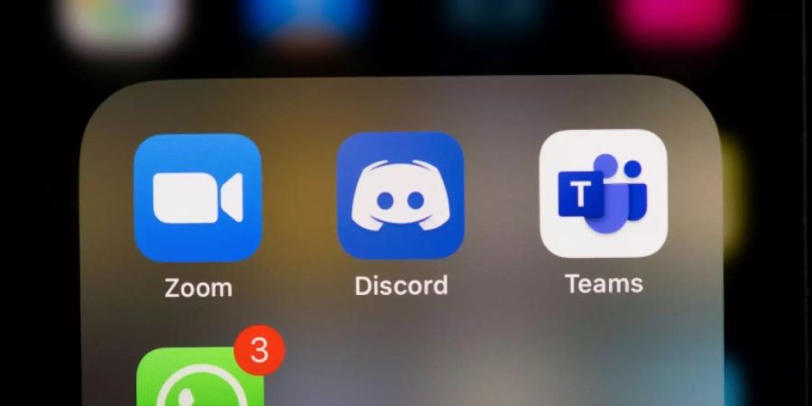 Logos von Kommunikationsapps auf einem Smartphone