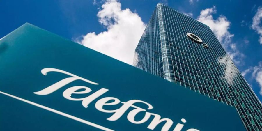 Etwa eine Million der insgesamt 42 Millionen Telefónica-Kunden nutzten zuletzt den Bezahlweg per Handy-Rechnung. Foto: Lino Mirgeler/dpa/Archiv