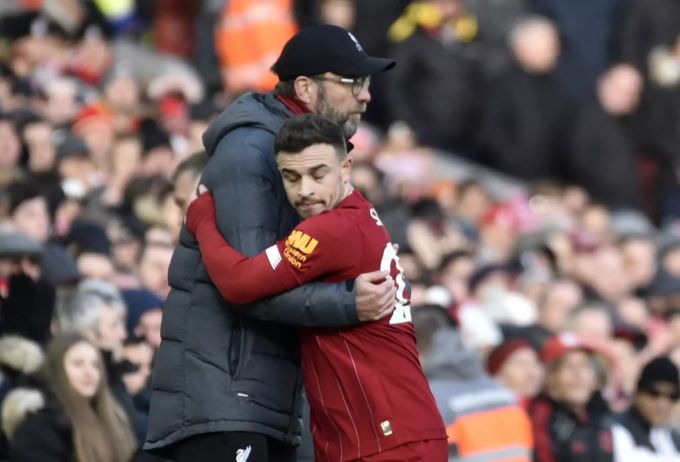 Jürgen Klopp (l.) herzt den Liverpool-Schweizer Xherdan Shaqiri. (Archivbild) Jürgen KLopp Liverpool