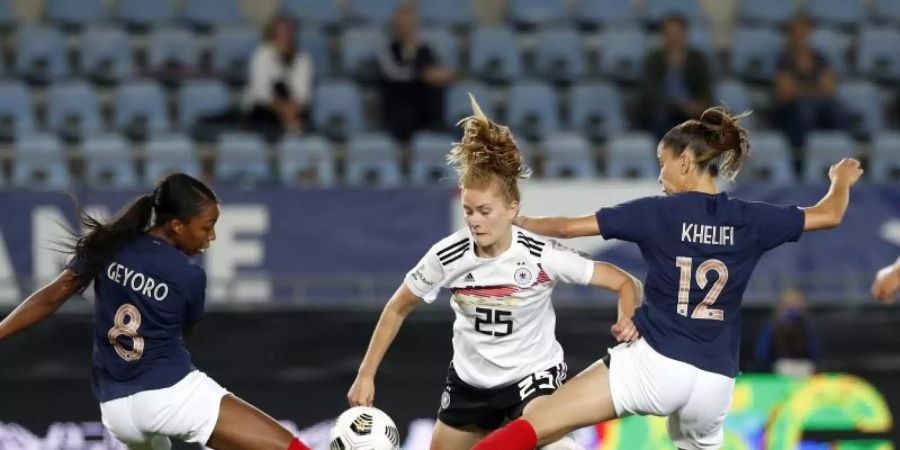 Sjoeke Nüsken musste mit den DFB-Frauen eine knappe Niederlage in Frankreich hinnehmen. Foto: Jean-Francois Badias/AP/dpa