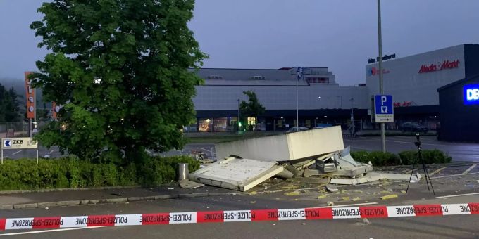 Die beiden Geldautomaten in Winterthur wurden durch die Sprengung zerstört. winterthur bancomaten