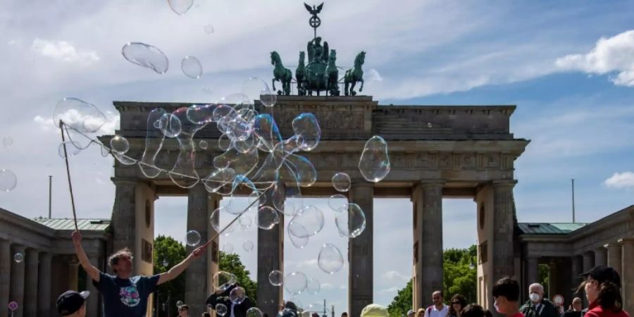 Kinder vor dem Brandenburger Tor