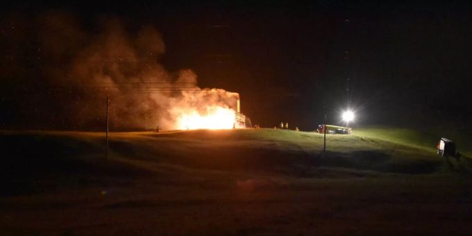 Gebäude in Vollbrand.