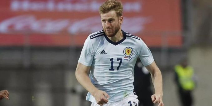 Freut sich auf das entscheidende Spiel gegen Kroaiten: Schottlands Stuart Armstrong. Foto: Miguel Morenatti/AP/dpa Freut sich auf das entscheidende Spiel gegen Kroaiten: Schottlands Stuart Armstrong. Foto: Miguel Morenatti/AP/dpa