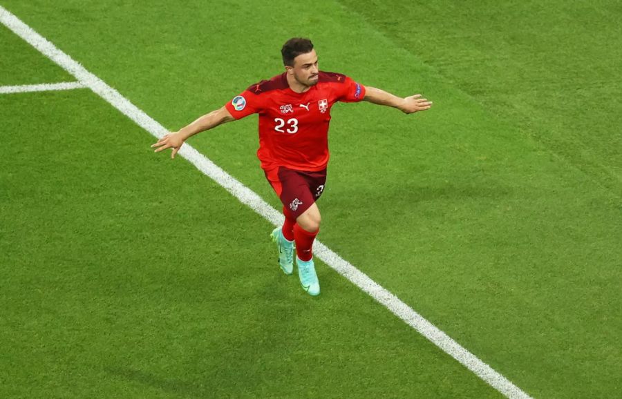 Xherdan Shaqiri jubelt über einen seiner beiden Treffer im Spiel gegen die Türkei an der Euro 2020 am 20. Juni 2021 in Baku.