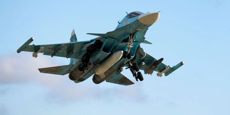 Ein russischer Suchoi Su-34 Jagdbomber während einer Militärübung (Symbolbild).