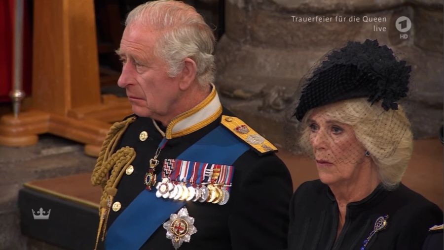 King Charles und Gattin Camilla in der Westminster Abbey.