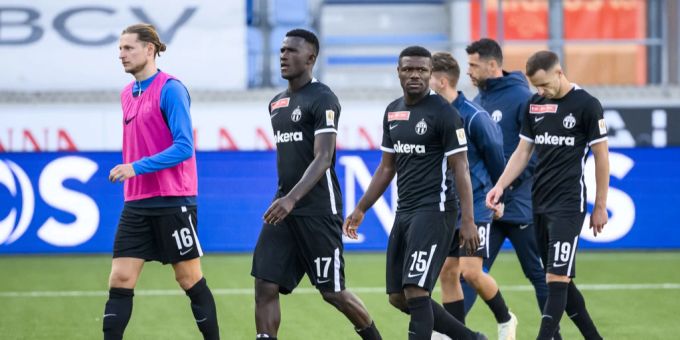 Befinden sich in einer Negativ-Spirale: Spieler des FC Zürich nach der Cup-Pleite in Lausanne. FCZ