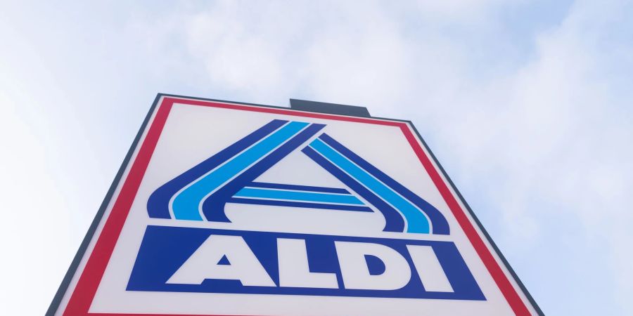 Aldi Nord schliesst Märkte abends früher, um Energie zu sparen.