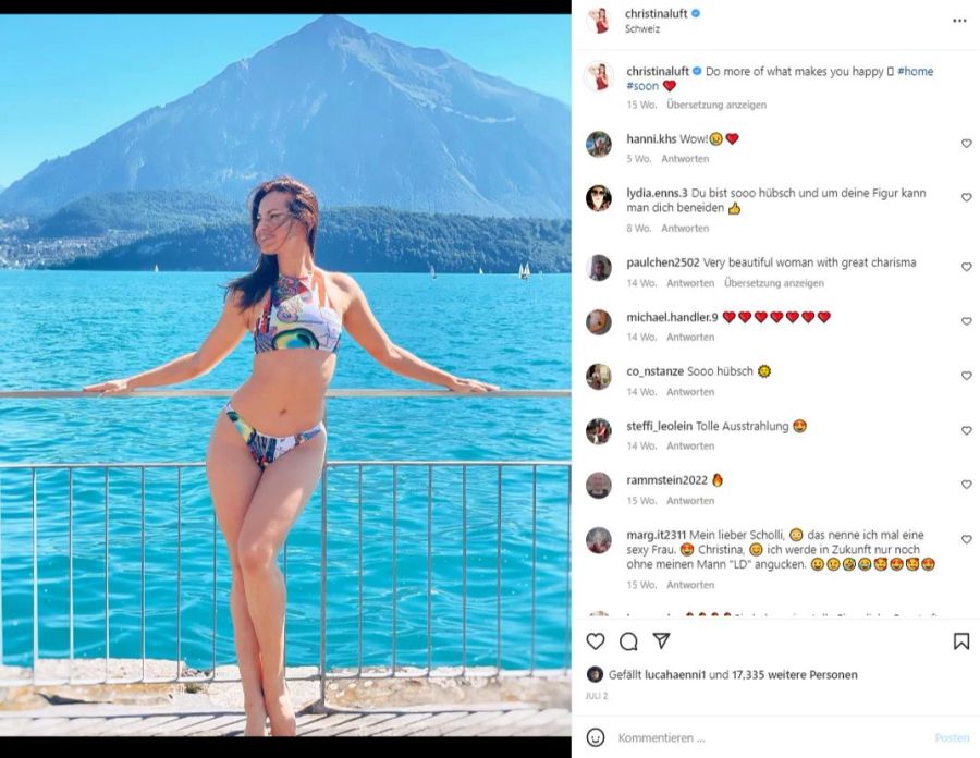 Christina Luft posiert im Bikini.