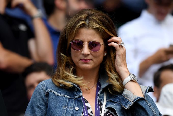 Auch Mirkas Verlobungsring ist ein echter Hingucker (hier 2019 in Wimbledon mit einer anderen Uhr). roger federer