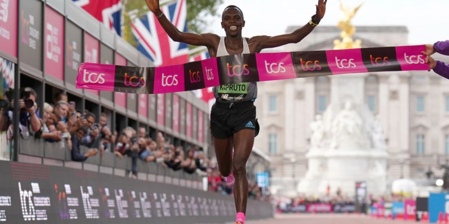 Amos Kipruto lief beim London-Marathon als Erster durchs Ziel.