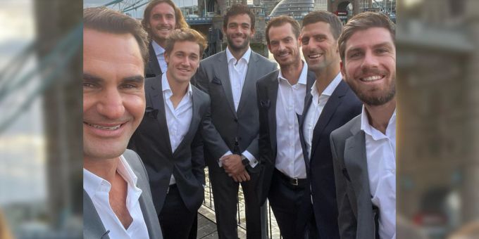 Roger Federer posiert mit Tsitsipas, Ruud, Berrettini, Murray, Djokovic und Norrie (v.l.). Aber wo ist Rafa? Roger Federer