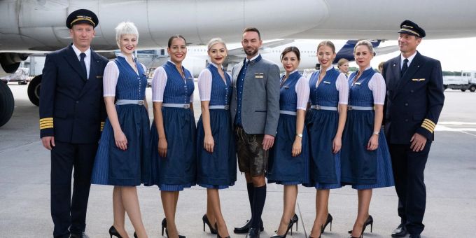 München - Oktoberfest startet: Lufthansa-Crew fliegt in Tracht