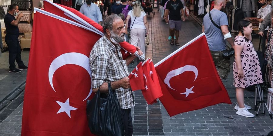 Ein türkischer Strassenverkäufer in der Touristenmetropole Istanbul. (Archivbild)