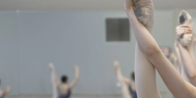 Einige Vorwürfe gegen die Ballettschule Theater Basel wurden durch eine unabhängige Untersuchung bestätigt, zum Beispiel Herabsetzungen von weiblichen Lernenden und Druck auf Gewichtsreduktionen. (Archivbild) Einige Vorwürfe gegen die Ballettschule Theater Basel wurden durch eine unabhängige Untersuchung bestätigt, zum Beispiel Herabsetzungen von weiblichen Lernenden und Druck auf Gewichtsreduktionen. (Archivbild)