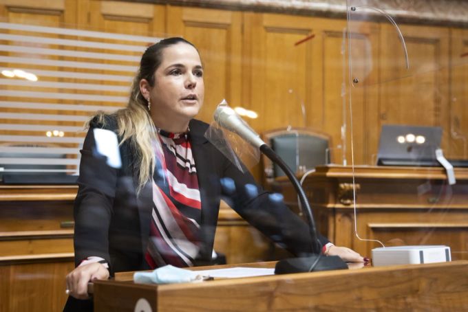 Martina Bircher von der SVP kritisiert Elisabeth Baume-Schneider für ihre Asylpolitik. Bircher