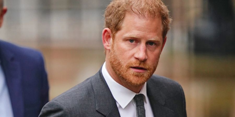 Prinz Harry vor der Anhörung vor dem Royal Courts Of Justice in London.