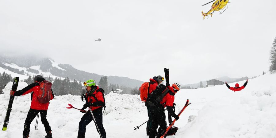 Bergretter im Einsatz im Bereich Fieberbrunn. Die Lawinensituation in Österreich hat für zahlreiche Rettungseinsätze gesorgt.