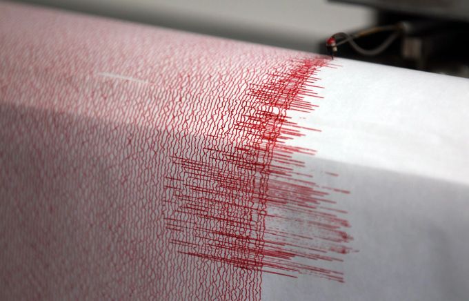 Ein Erdbeben der Stärke 5,9 erschüttert Türkei. (Symbolbild) Oliver Berg/dpa Seismograph