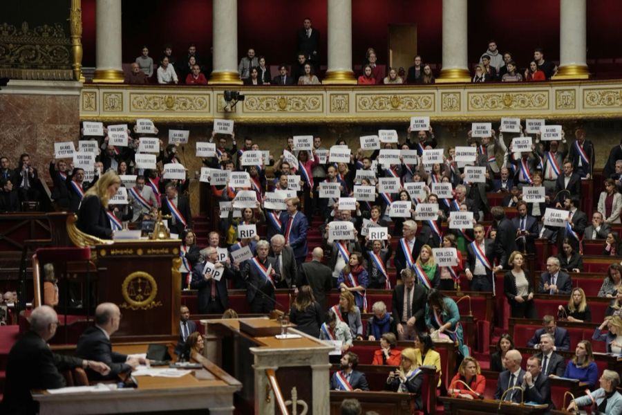 Trotz grosser Kritik wurde die Rentenreform am Montag im Parlament verabschiedet.