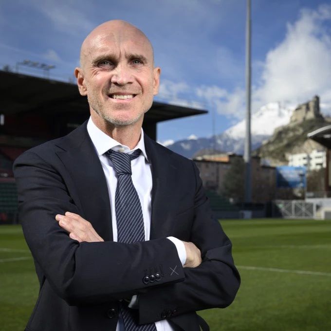 David Bettoni ist der neue Trainer des FC Sion. Im Wallis steht der 51-jährige Franzose, der mit Real Madrid als Assistent drei Champions-League-Titel gewonnen hat, erstmals überhaupt als Cheftrainer im Einsatz. FC Sion David Bettoni