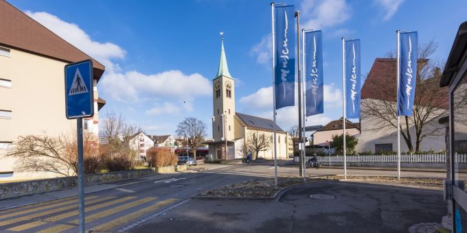 Die reformierte Kirche in Birsfelden. Die erste reformierte Kirche in Birsfelden wurde in den 1860er-Jahren gebaut. Die reformierte Kirche in Birsfelden. Die erste reformierte Kirche in Birsfelden wurde in den 1860er-Jahren gebaut.