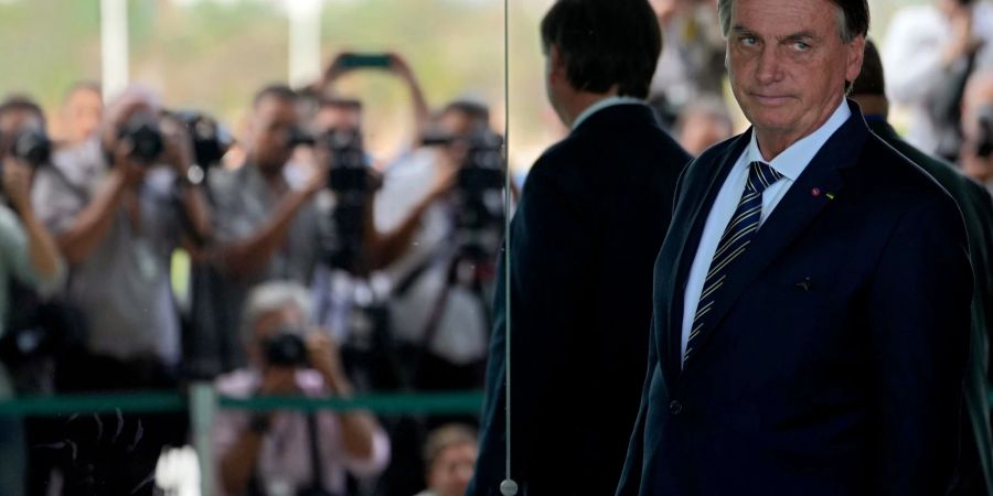 Bolsonaro war in der Stichwahl um das Präsidentenamt im Oktober 2022 dem Linkspolitiker Luiz Inácio Lula da Silva unterlegen.