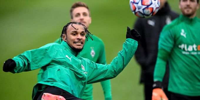 Nicht nur im Training bei Borussia Mönchengladbach sorgt Valentino Lazaro für akrobatische Einlagen. Borussia Mönchengladbach