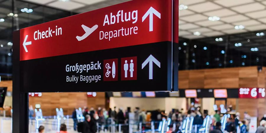 Der Hauptstadtflughafen BER hat am Mittwoch vollständig den Betrieb aufgenommen: Erstmals ist eine reguläre Linienmaschine auf der neu gebauten Südbahn gelandet. (Archivbild)