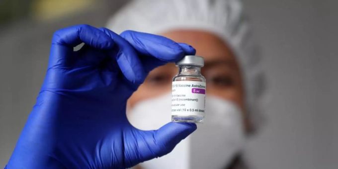 Der Corona-Impfstoff von Astrazeneca hat eine Notfallzulassung der WHO erhalten. (Symbolbild) who astrazeneca coronavirus